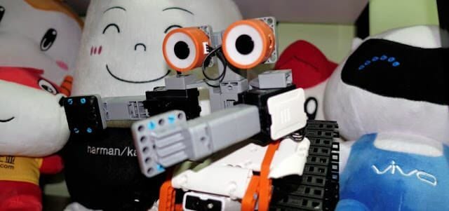 Jimu Astrobot หุ่นยนต์ที่สนุกและฝึกเขียนโปรแกรม 105
