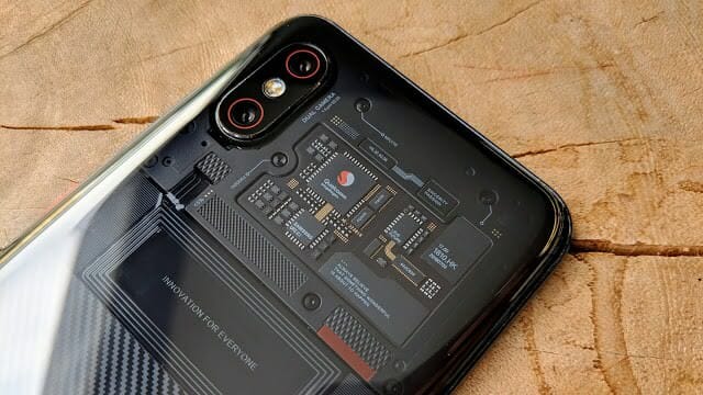 รีวิว Xiaomi Mi 8 Pro: สเปกจัดเต็มพร้อมสแกนนิ้วบนหน้าจอ ใช้งานแบบหล่อ ๆ ด้วยดีไซน์ฝาหลังใสในราคา 19,990 บาท 7