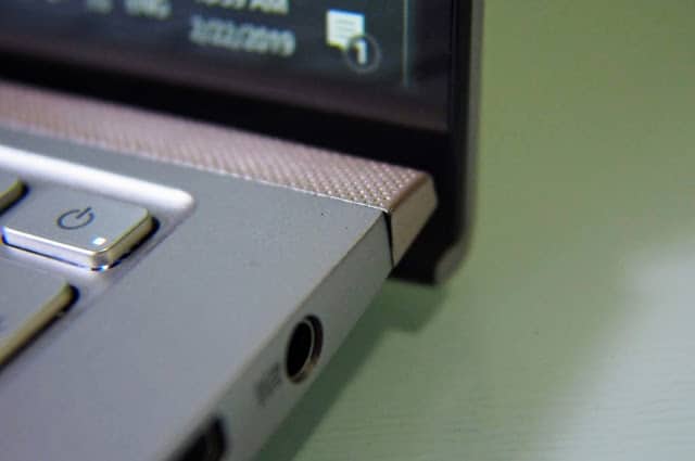 รีวิว ASUS Zenbook 15 UX533FD แล็ปท็อปจอขอบบางเฉียบ สวยงามจนต้องเหลียวมอง 29