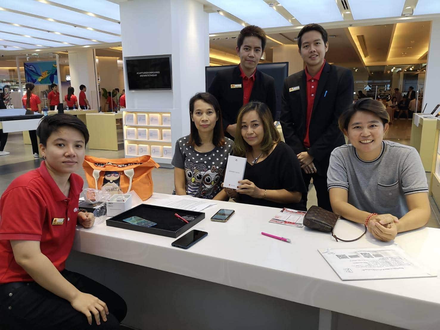 ผู้บริโภคไทยมั่นใจใน HUAWEI มากขึ้นหลังจากที่ผู้จัดจำหน่ายรายใหญ่ในไทยทั้ง 5 ประกาศแผนประกันคืนเงินเต็มจำนวนให้แก่ลูกค้า 1