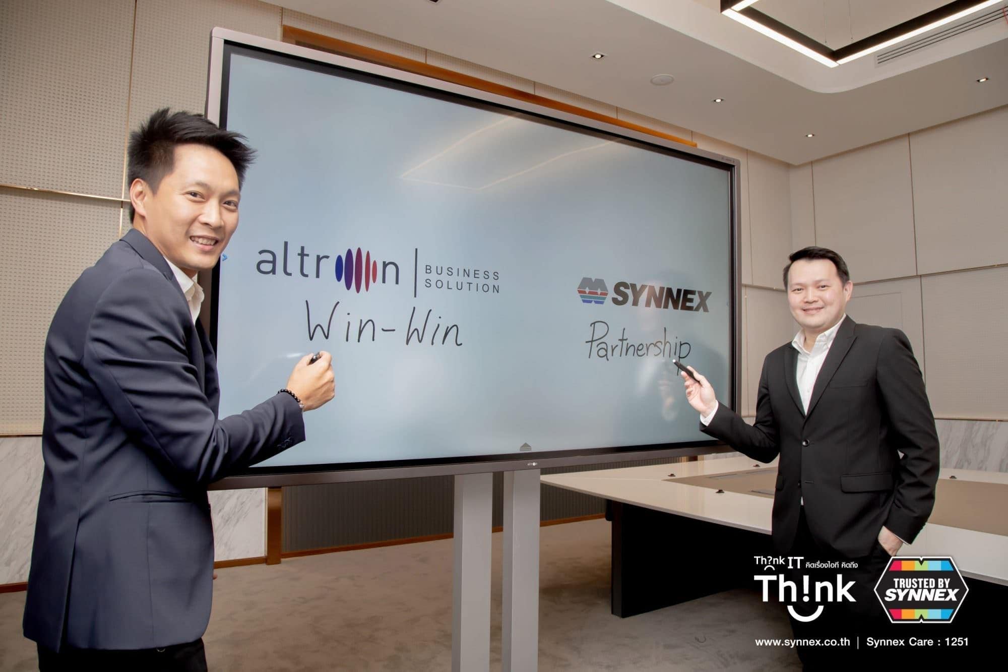 อัลทรอน จับมือ ซินเน็คฯ รุกตลาดกลุ่มธุรกิจองค์กรด้วย altron Interactive Whiteboard 1