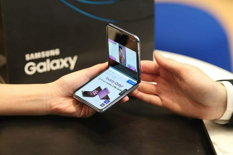 Samsung Galaxy Z Flip 200 เครื่องแรกขายหมดอย่างรวดเร็ว 1